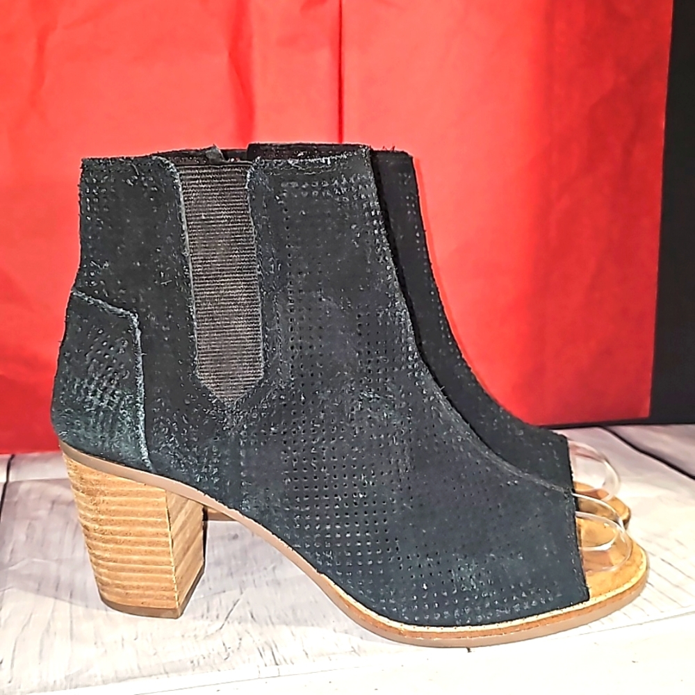 Toms Majorca Peep Toe Boot Black Suede Perforated Size 7M VGUC